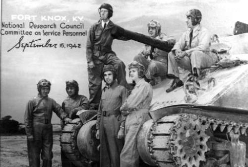 Black and white image of Viteles on a tank.