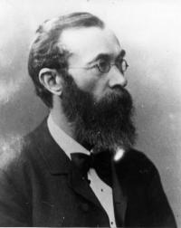 A black and white portrait of Wundt. He is looking away from the camera.